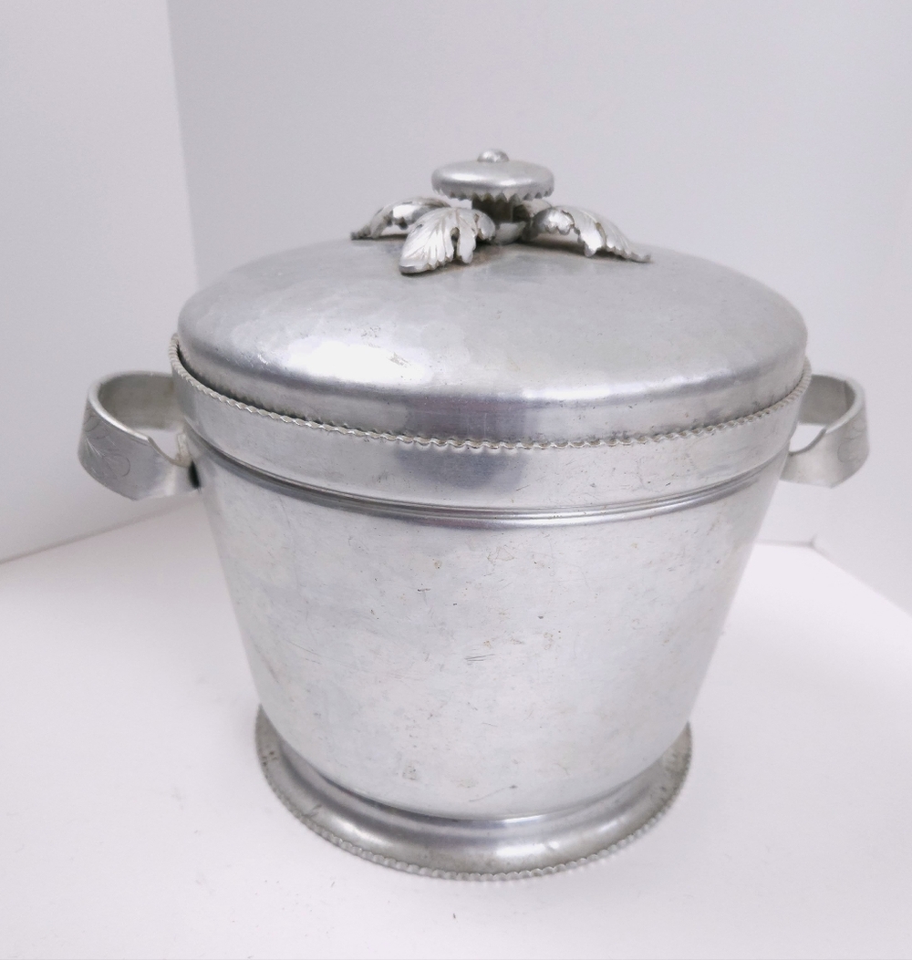 Vintage 1950s Continental Hammered Aluminum Chrysanthemum Ice Bucket - Picture 15 of 15